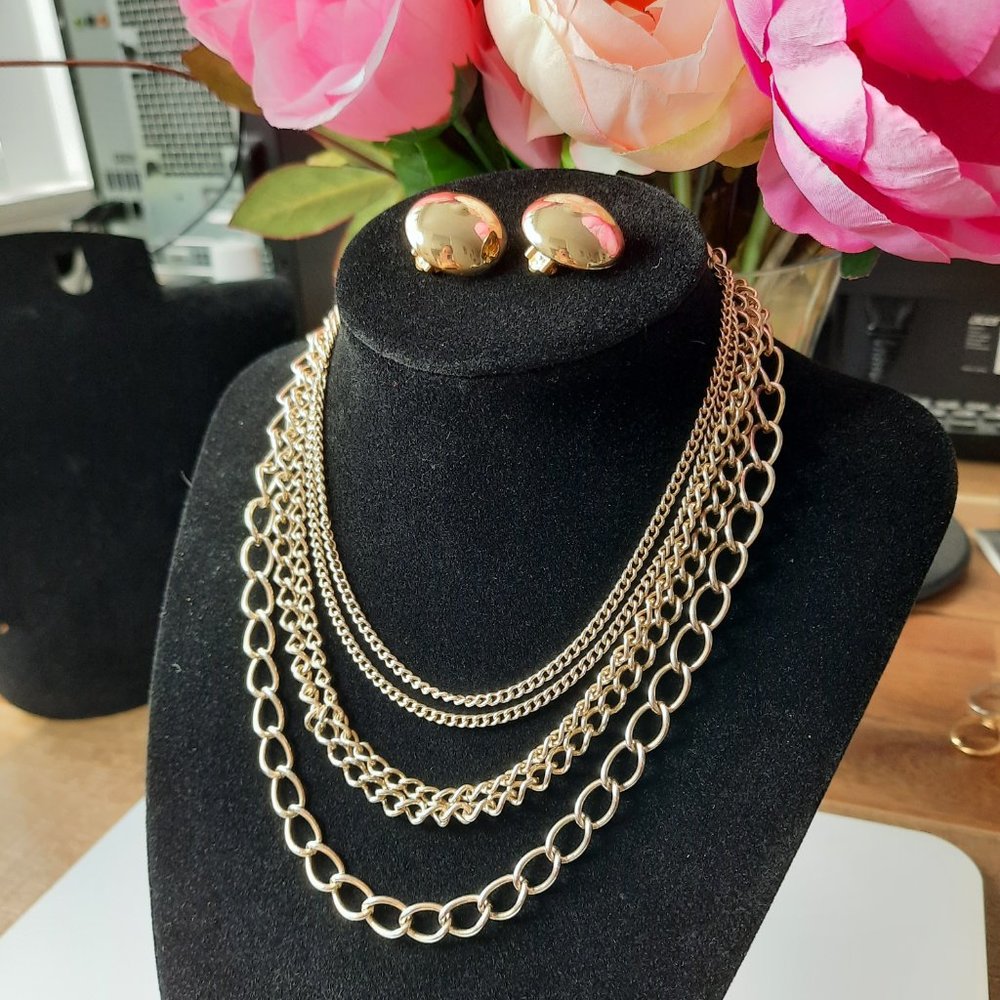 VINTAGE - Gold Curb Chain and Clip on Earrings c. 1980's - Picture 2 of 8
